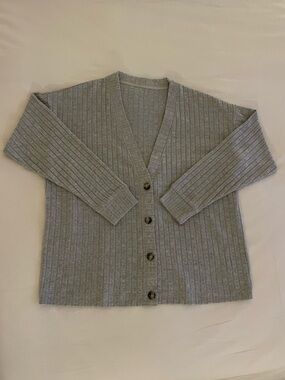 ALO Yoga Light Gray Ribbed V-Neck Button Cardigan